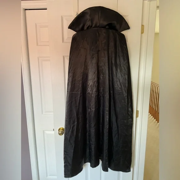 Men’s Vampire Costume - Picture 2 of 6